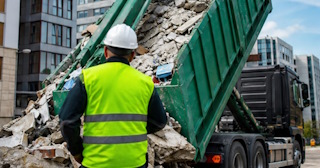 Вывоз строительного мусора в Ачинске: услуги лицензированной компании — ПроМусор